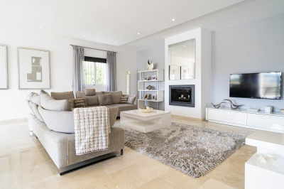 Outstanding detached villa facing south and recently refurbished