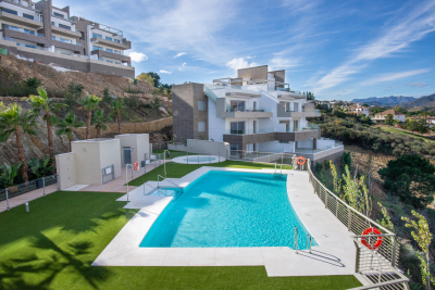 Contemporary 2 bedroom- apartment with wonderful golf & mountain views
