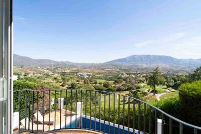 Amazing villa with golf, mountain & sea views