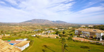 Excepcional ático dúplex en primera línea de golf