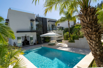 Spectacular contemporary design villa in a prestigious golf location