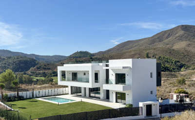 Vida de lujo junto al campo de golf: vistas panorámicas y un espacio excepcional